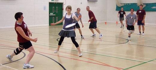 people playing ultimate frisbee